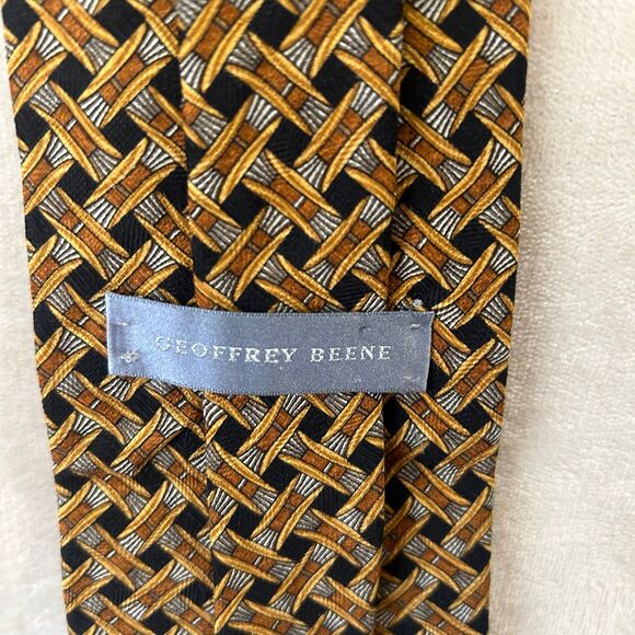 Geoffrey Beene Tie Men's Color Orange Black and Gold Pattern 100% Silk Tie - Picture 9 of 9